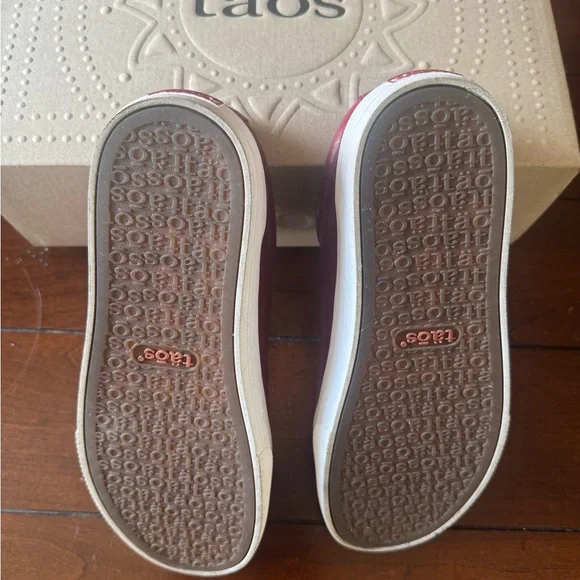 Taos Plim Soul Lux PLX-13994A Women's US 6.5 Red Leather Athletic Sneaker Shoes - Picture 3 of 9